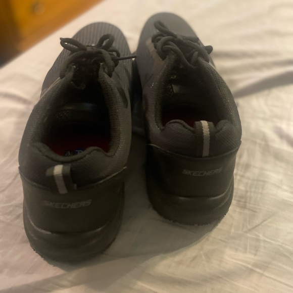 Men’s 11 Skechers - Picture 2 of 5